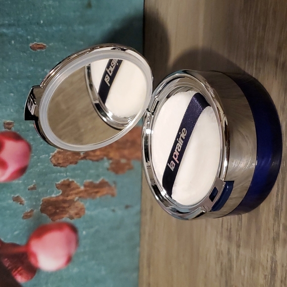 La Prairie Other - La Prairie Skin Caviar Loose Powder Translucent 1 NWOB!